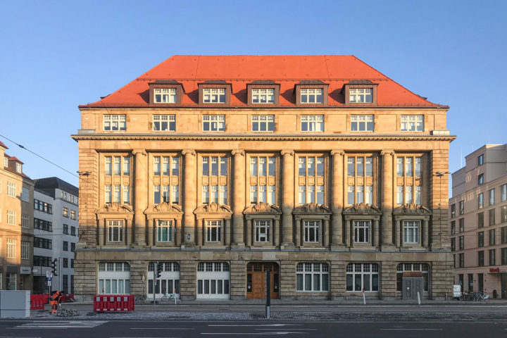 Bank Palais Außenansicht am Tröndlingring